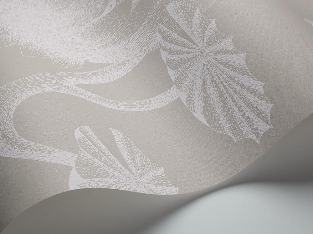 Lily Wallpaper - Cream - Cole & Son