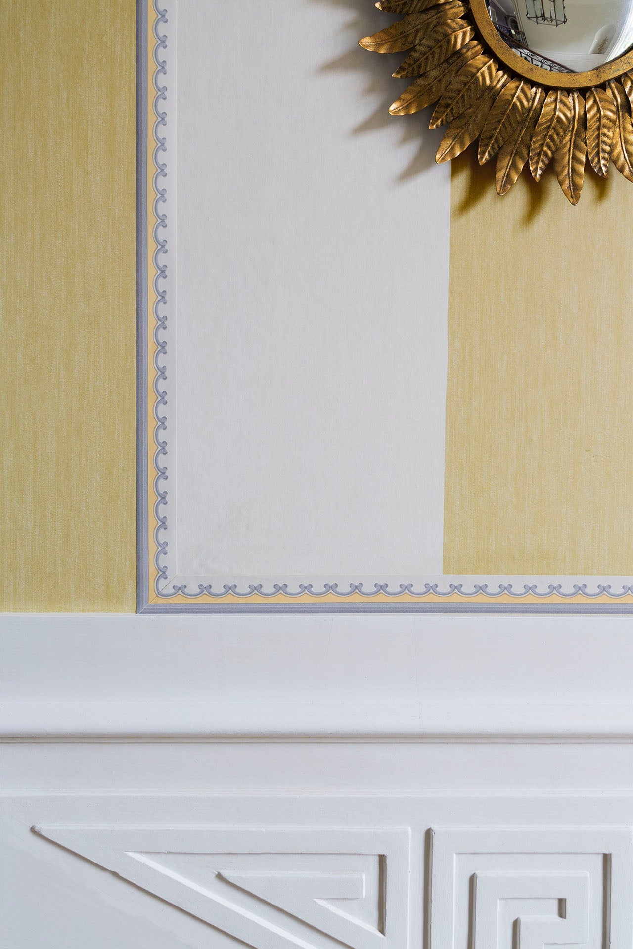 Broderie Border Room Wallpaper - Multicolor