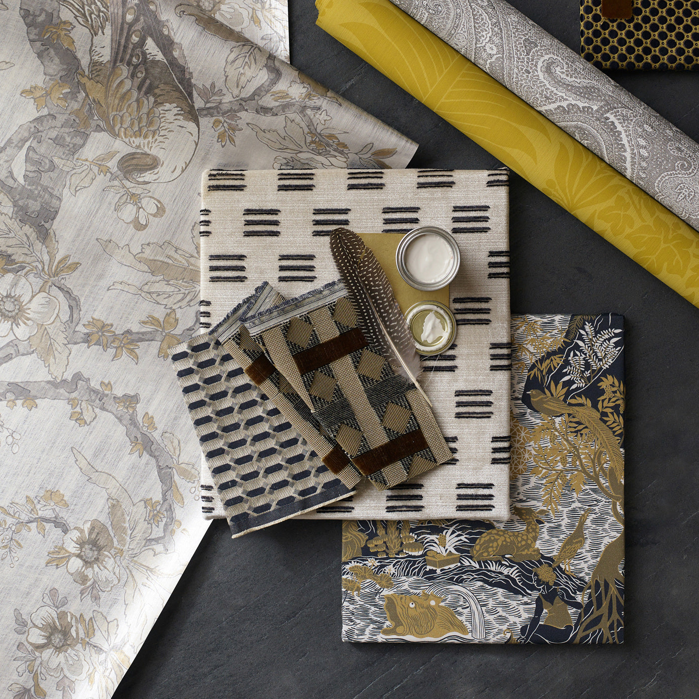 Avalonis Wallpaper - Vine Black / Gold - ZCOT313033 - Zoffany