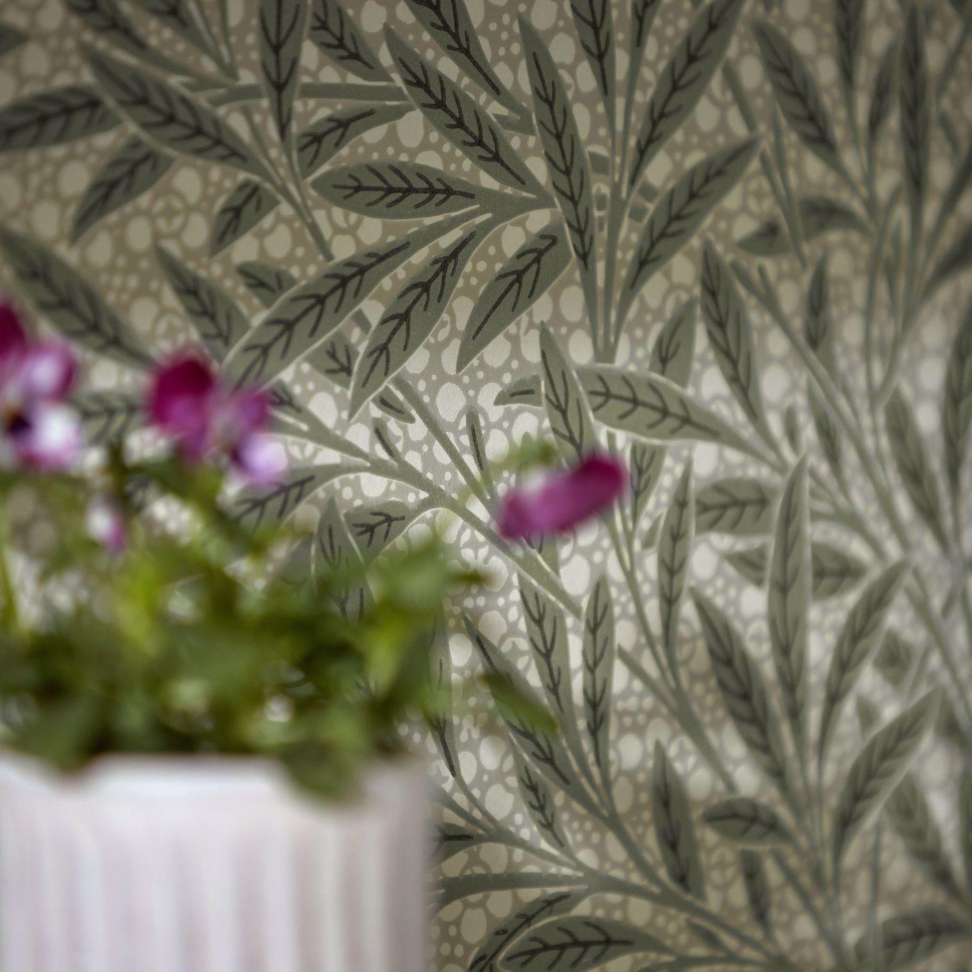 Emery’s Willow Wallpaper - Herball - 217184 - Morris & Co