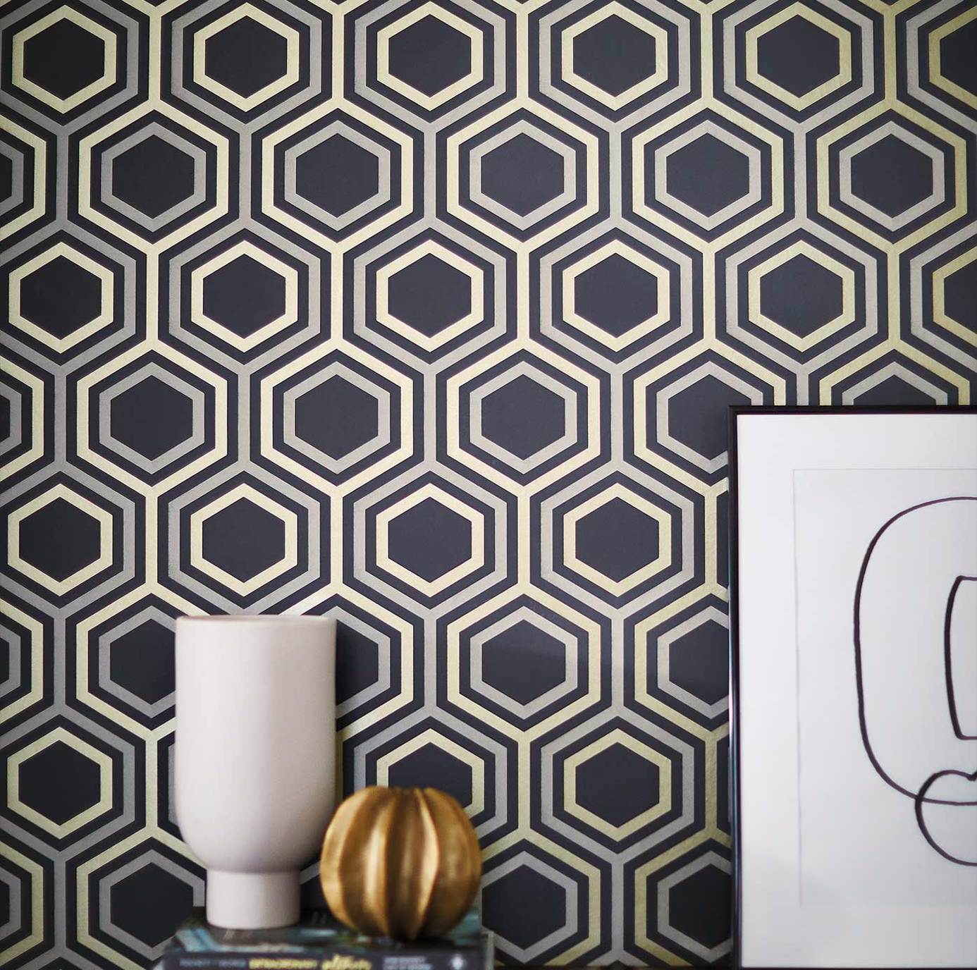 Selo Wallpaper - Ebony/Gold - HSAW112149 - Harlequin