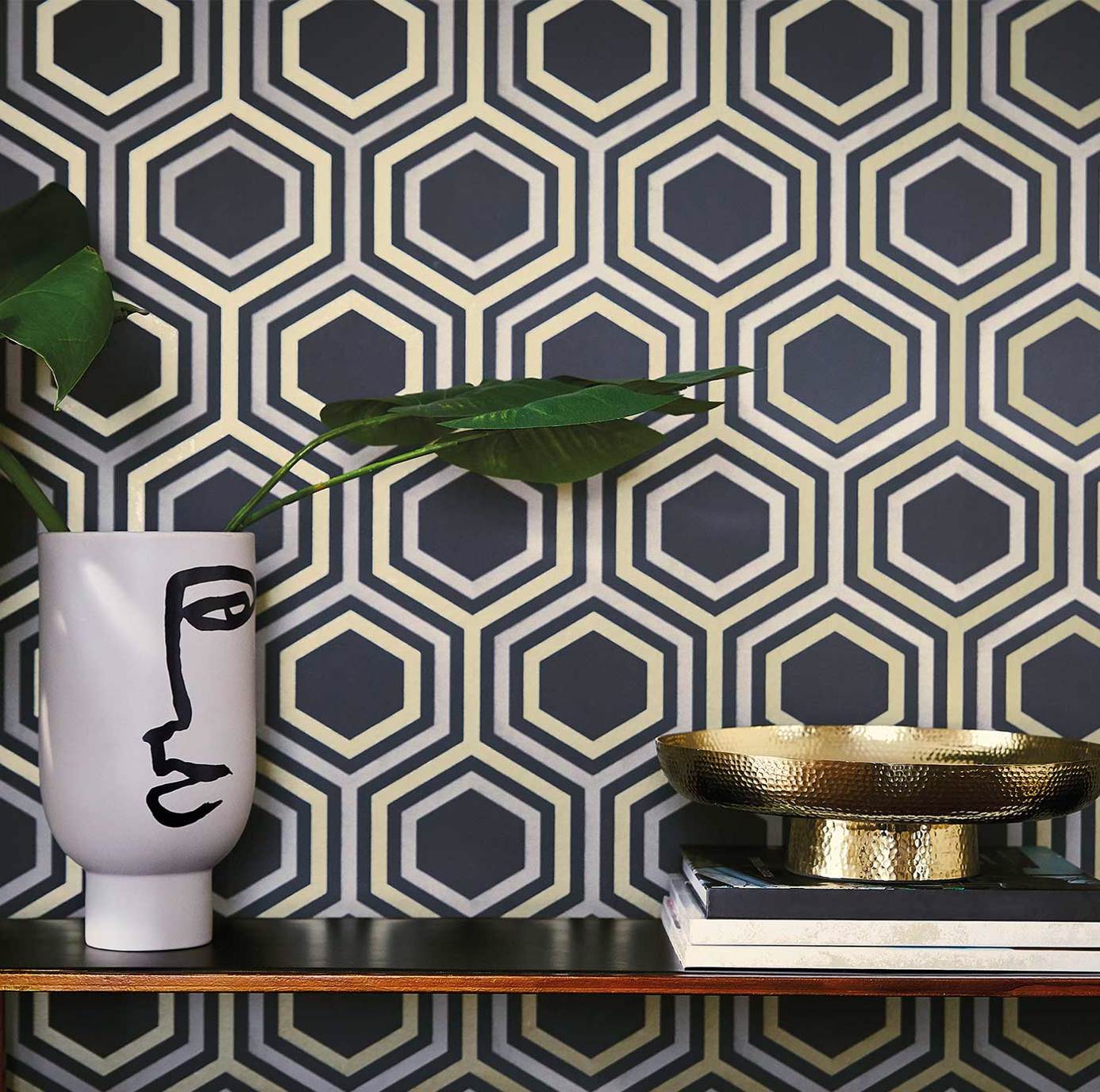 Selo Wallpaper - Ebony/Gold - HSAW112149 - Harlequin
