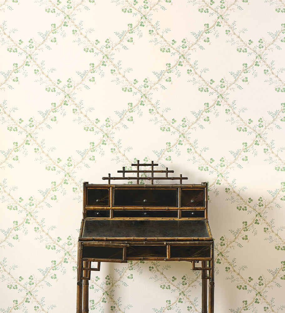 Trefoil Trellis Wallpaper - Leaf - Colefax & Fowler