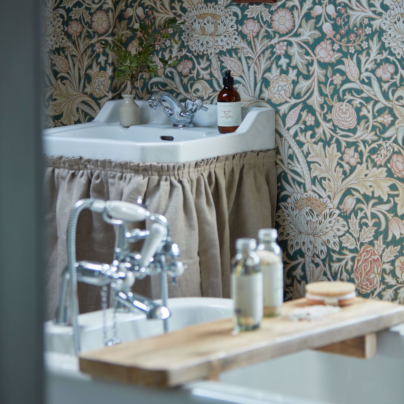 Trent Wallpaper - River Wandle - 217210 - Morris & Co