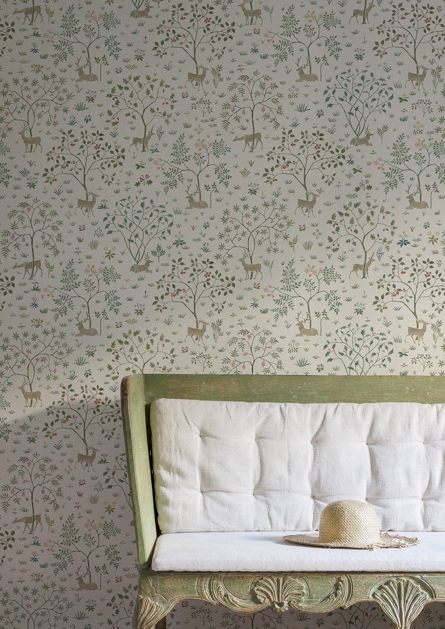 Voysey Park Wallpaper - Verdure