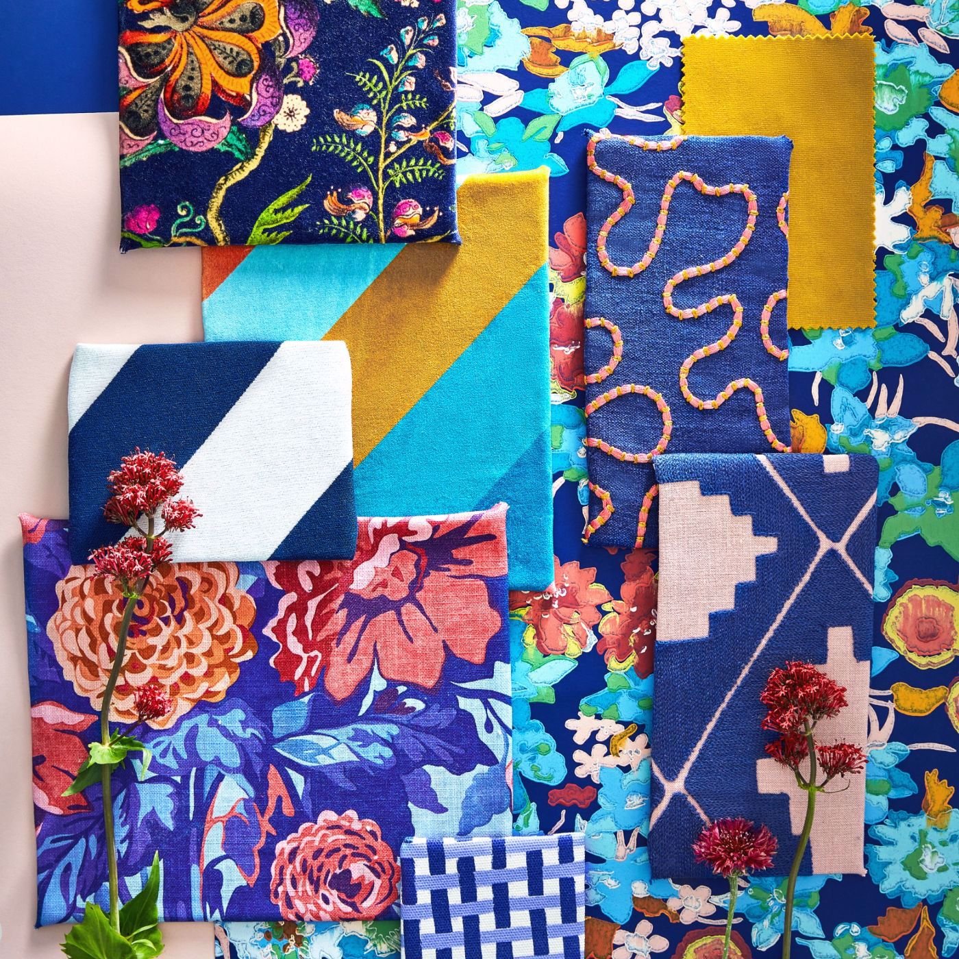 Wildflower Meadow Wallpaper - Lapis/Carnelian/Aquamarine - HSRW113050 - Harlequin