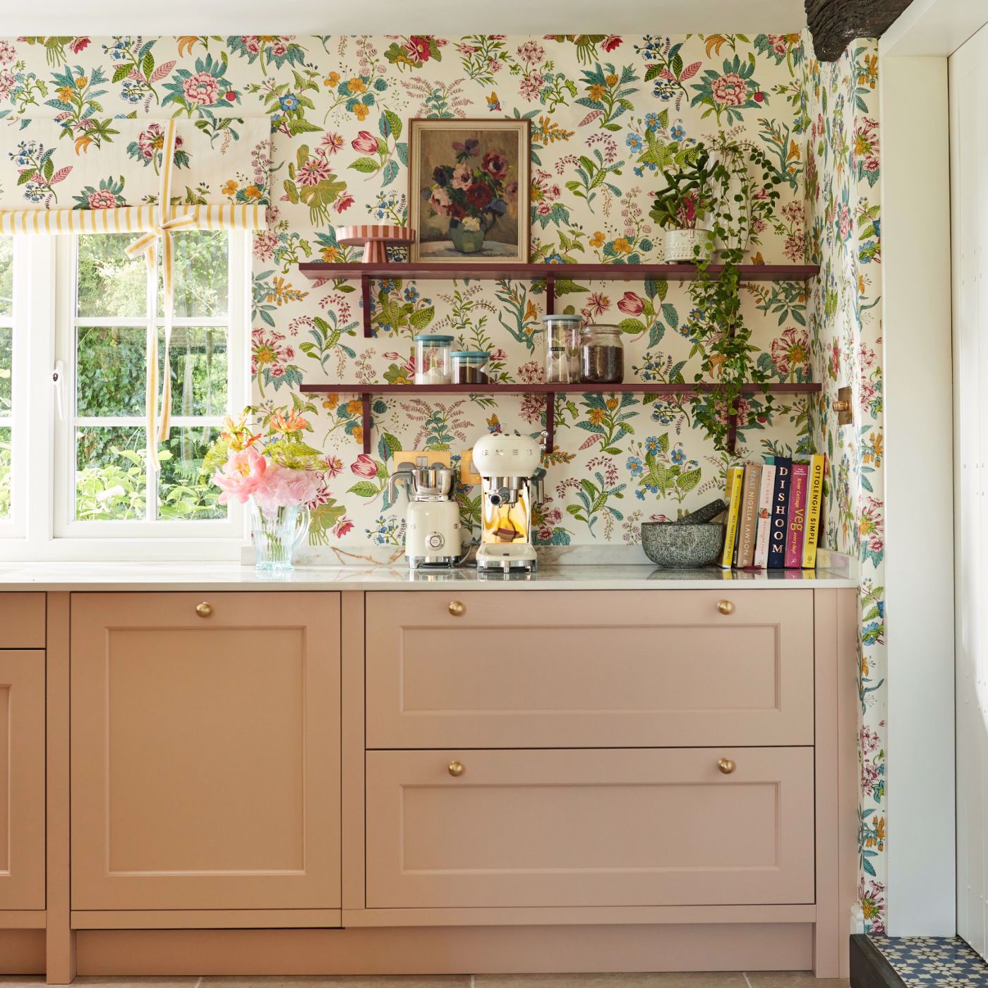 Woodland Floral Wallpaper - Peridot/Ruby/Pearl - HSRW113057 - Harlequin