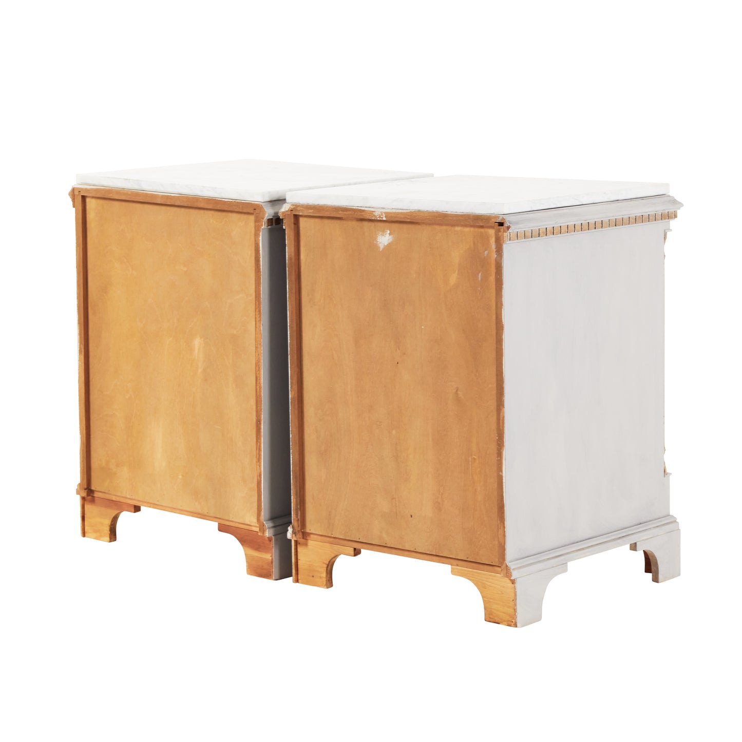 زوج من طاولات السرير جوستافيان ذات سطح رخامي