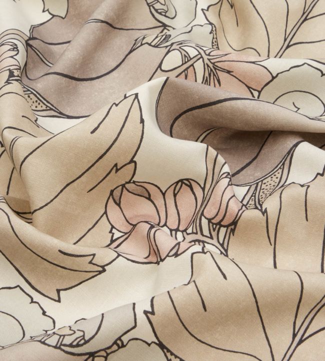 Regency Tulip in Landsdowne Linen Room Fabric - Cream
