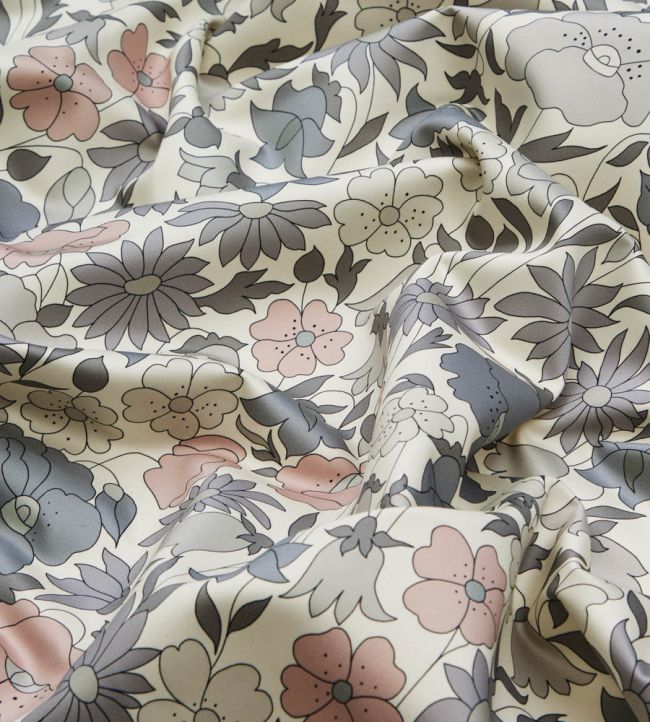 Poppy Meadowfield in Becless Cotton Room Fabric - Gray