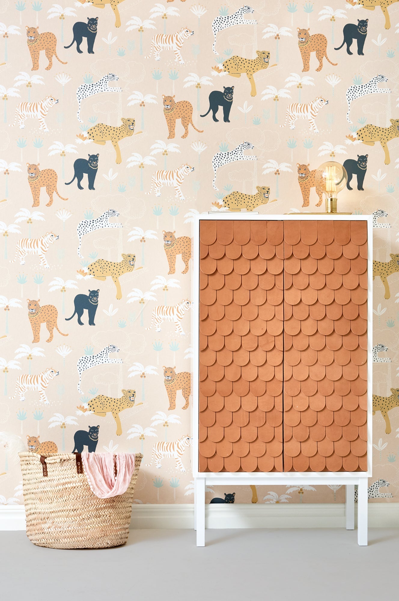 Black Panther Creamy Orange Wallpaper - Majvillan