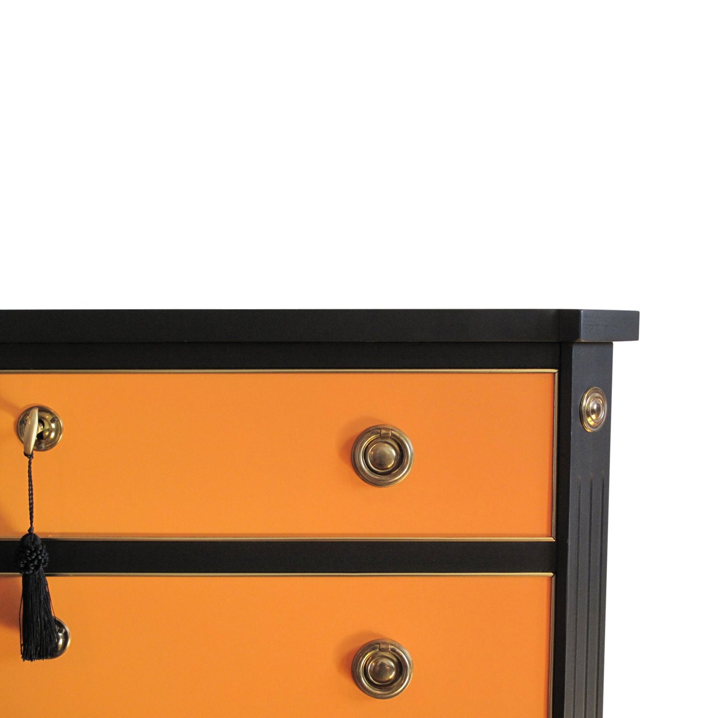 صندوق جوستافيان عتيق بتشطيب فائق