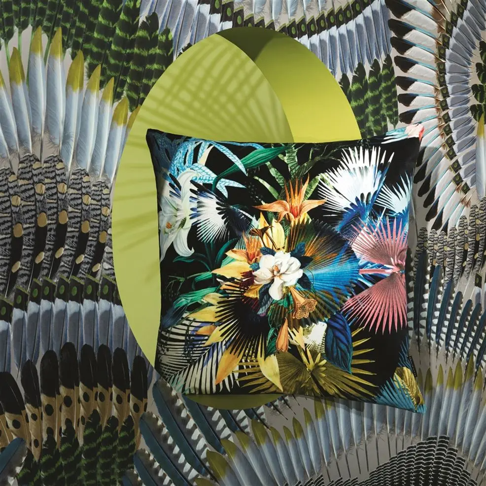 Oiseau De Bengale Marais Room Cushion