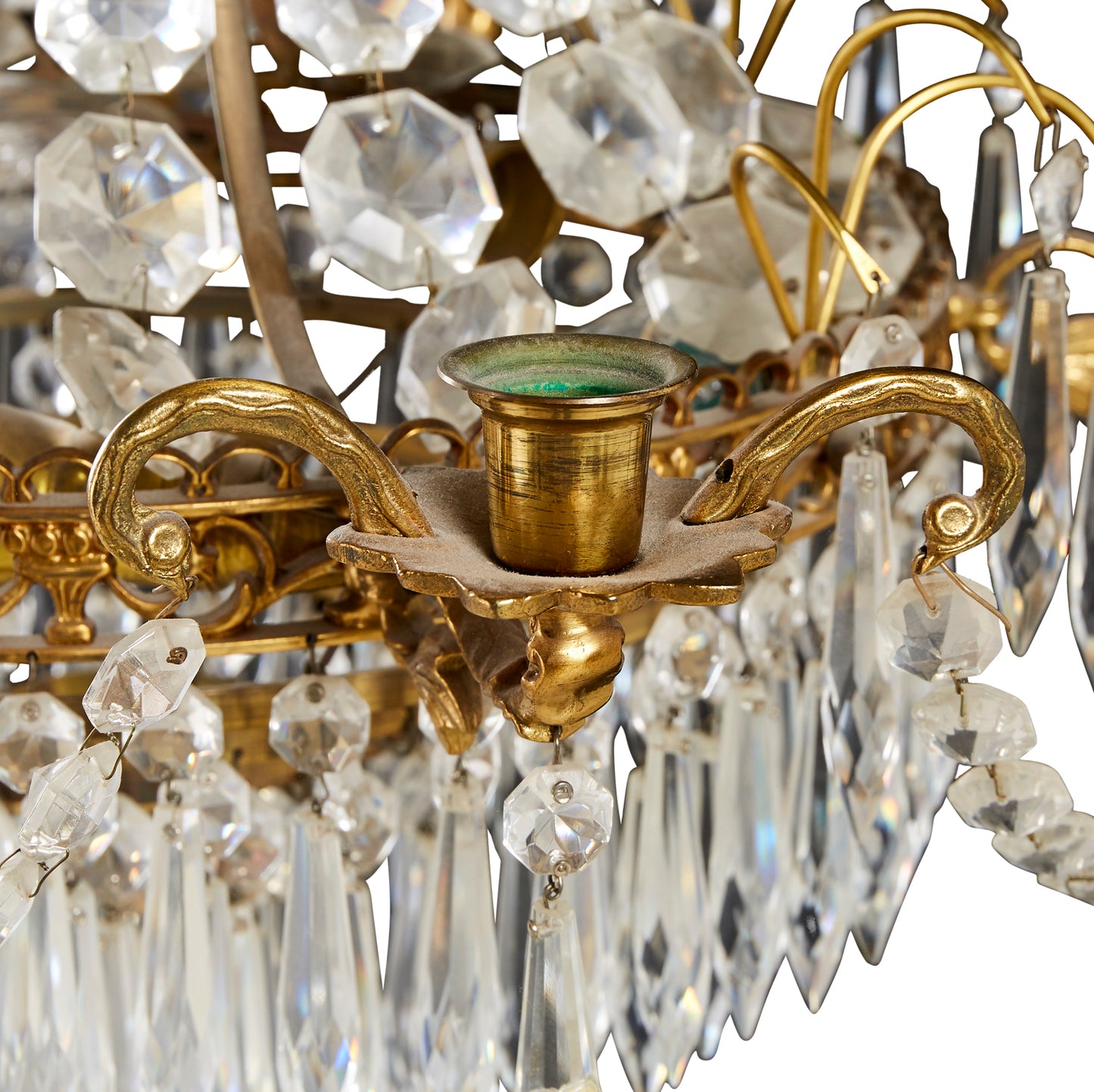 ثريا جوستافيان