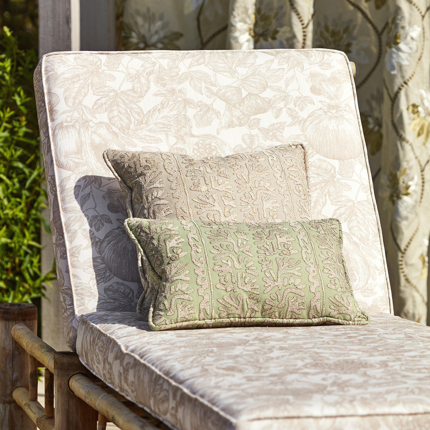 Melograno Room Fabric - Shiitake/Fig Blossom