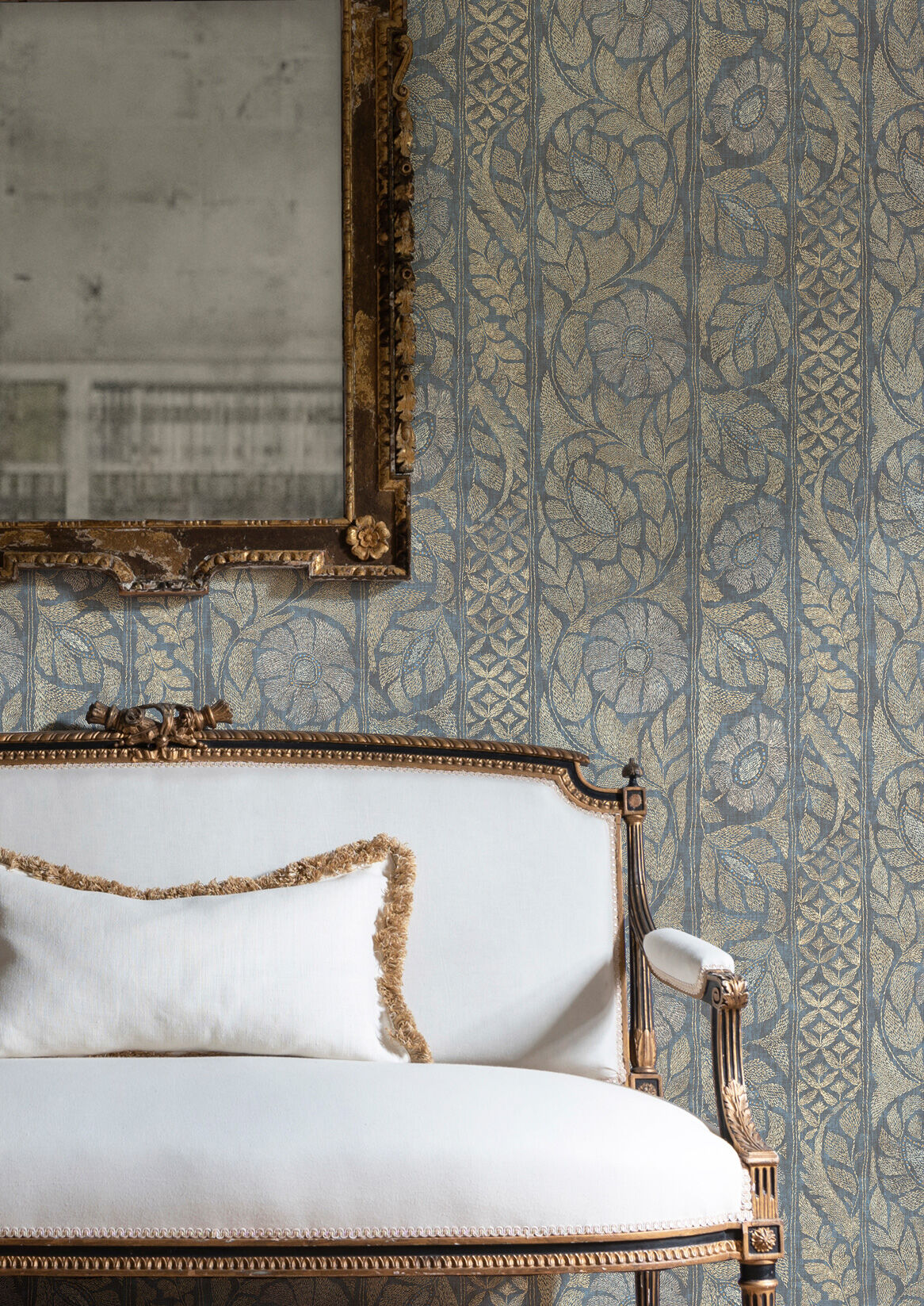 Kashmiri Lavender Wallpaper - Lewis & Wood