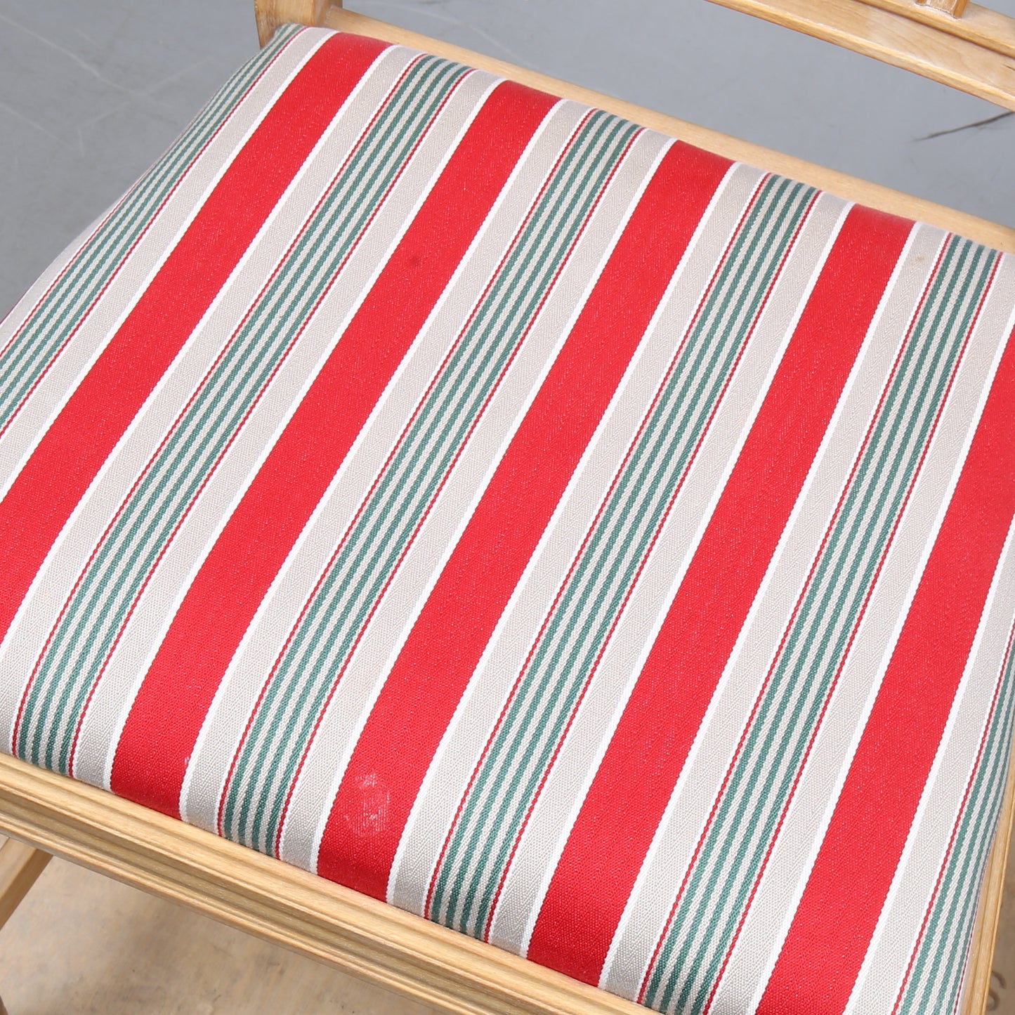 كرسي ليكساند السويدي الكلاسيكي