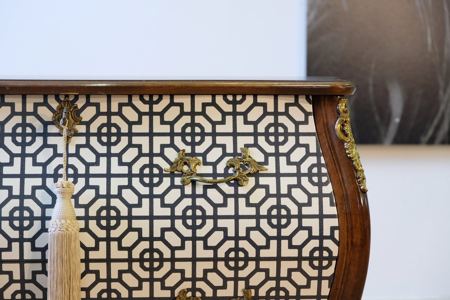 خزانة ذات درجين على طراز روكوكو بتصميم آرت ديكو وسطح من الرخام