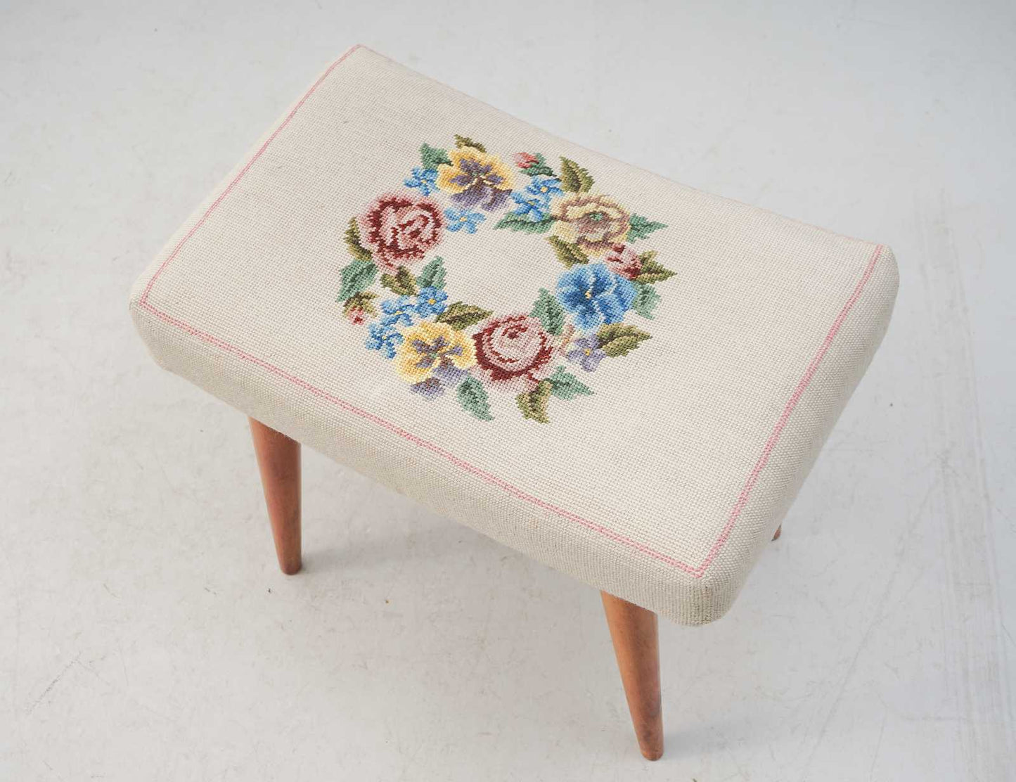 1900s Vintage Classic Stool