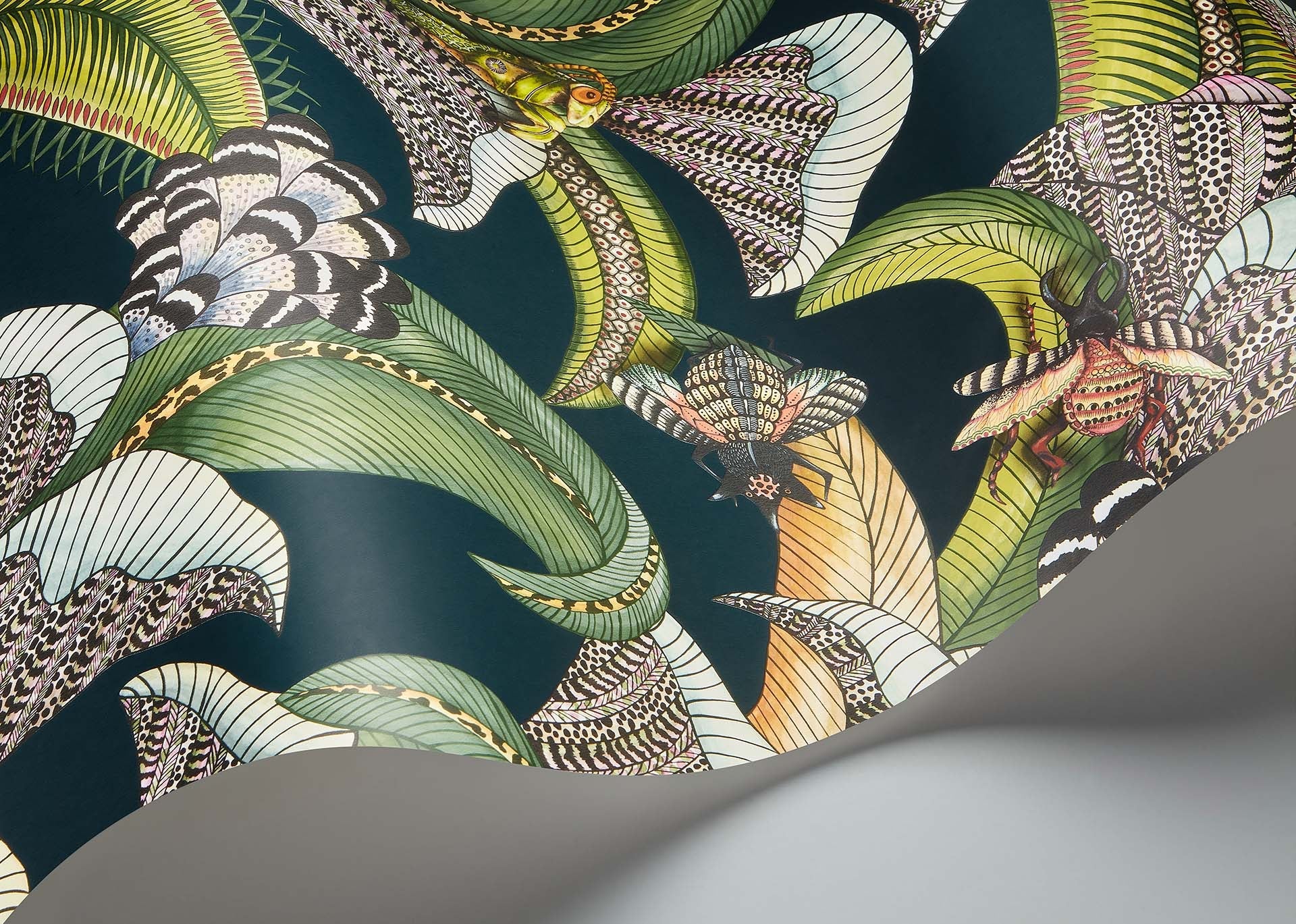 Hoopoe Leaves Wallpaper - Green - Cole & Son
