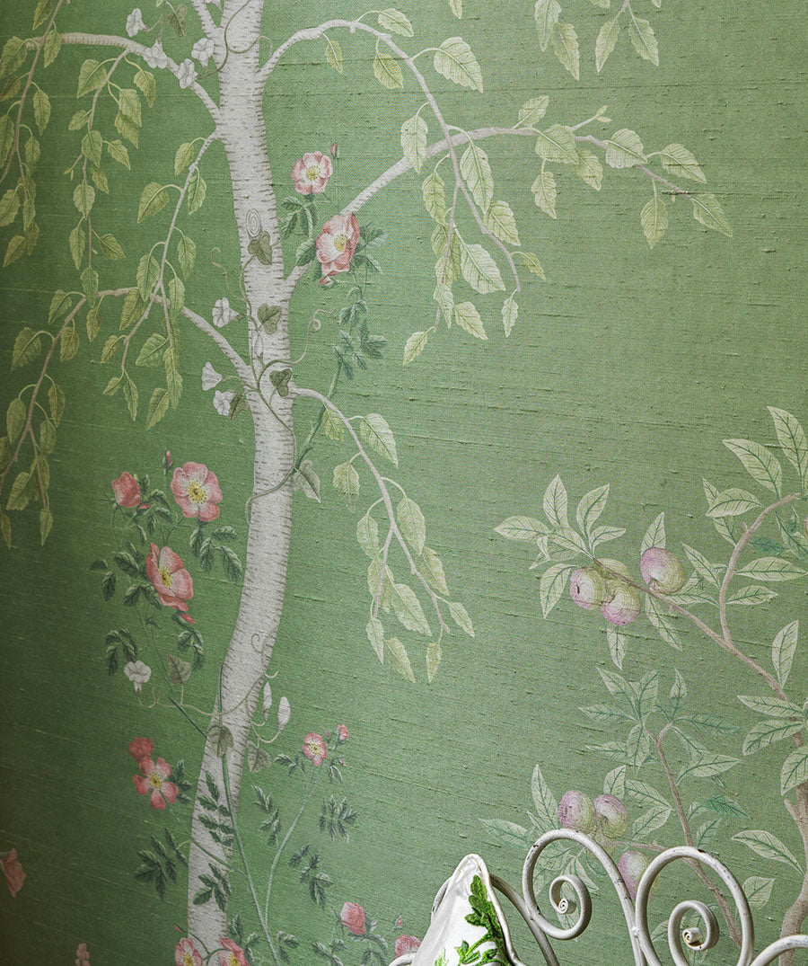 Seasonal Woods Silk Room Wallpaper - Green