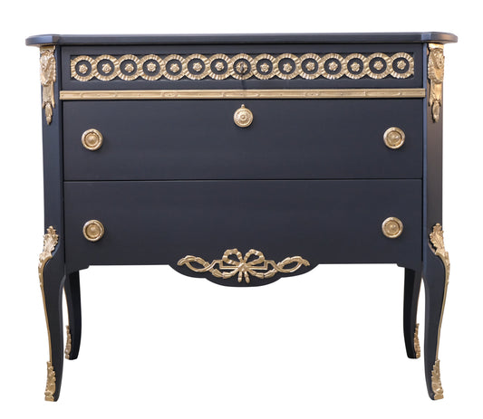 Комод Gustavian Haupt с тремя ящиками, черная отделка с латунными деталями