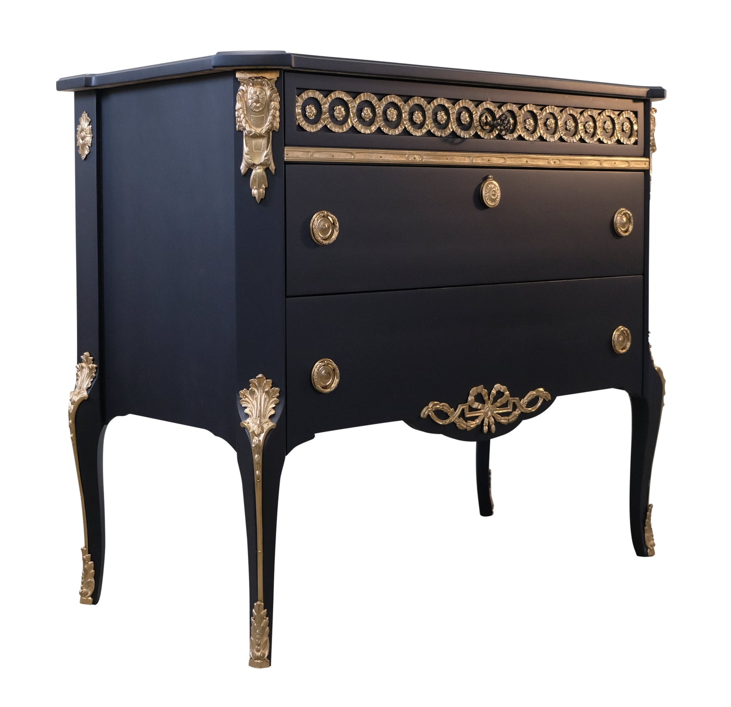 Комод Gustavian Haupt с тремя ящиками, черная отделка с латунными деталями