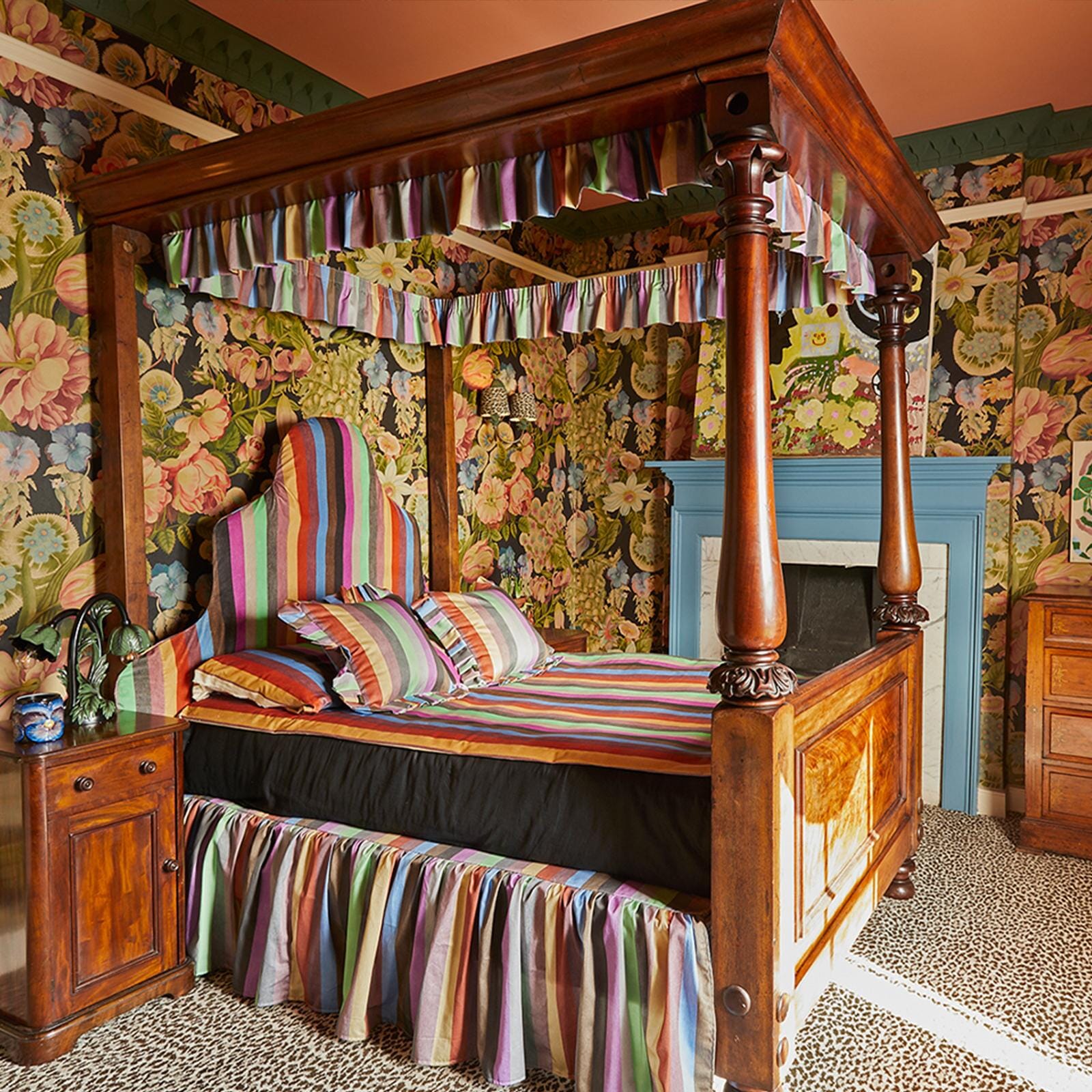 Amatoria Wallpaper - Noir - House of Hackney