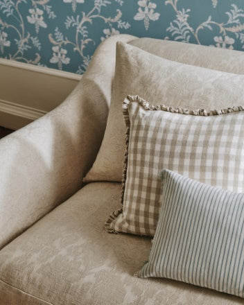 Bellflower Wallpaper - Navy - Colefax & Fowler