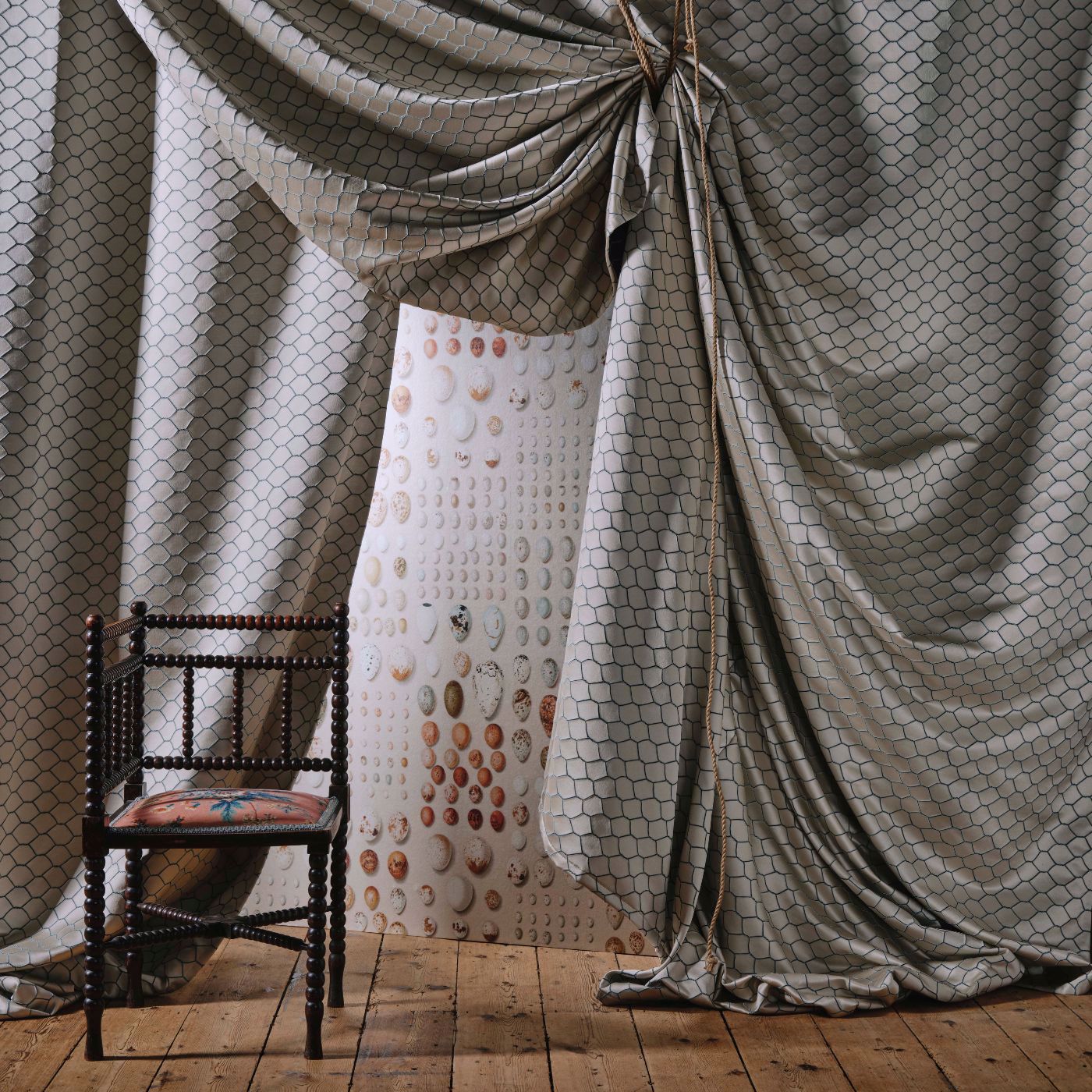 Lakeland Paradis Velvet Sandstone Fabric - Pink - Sanderson