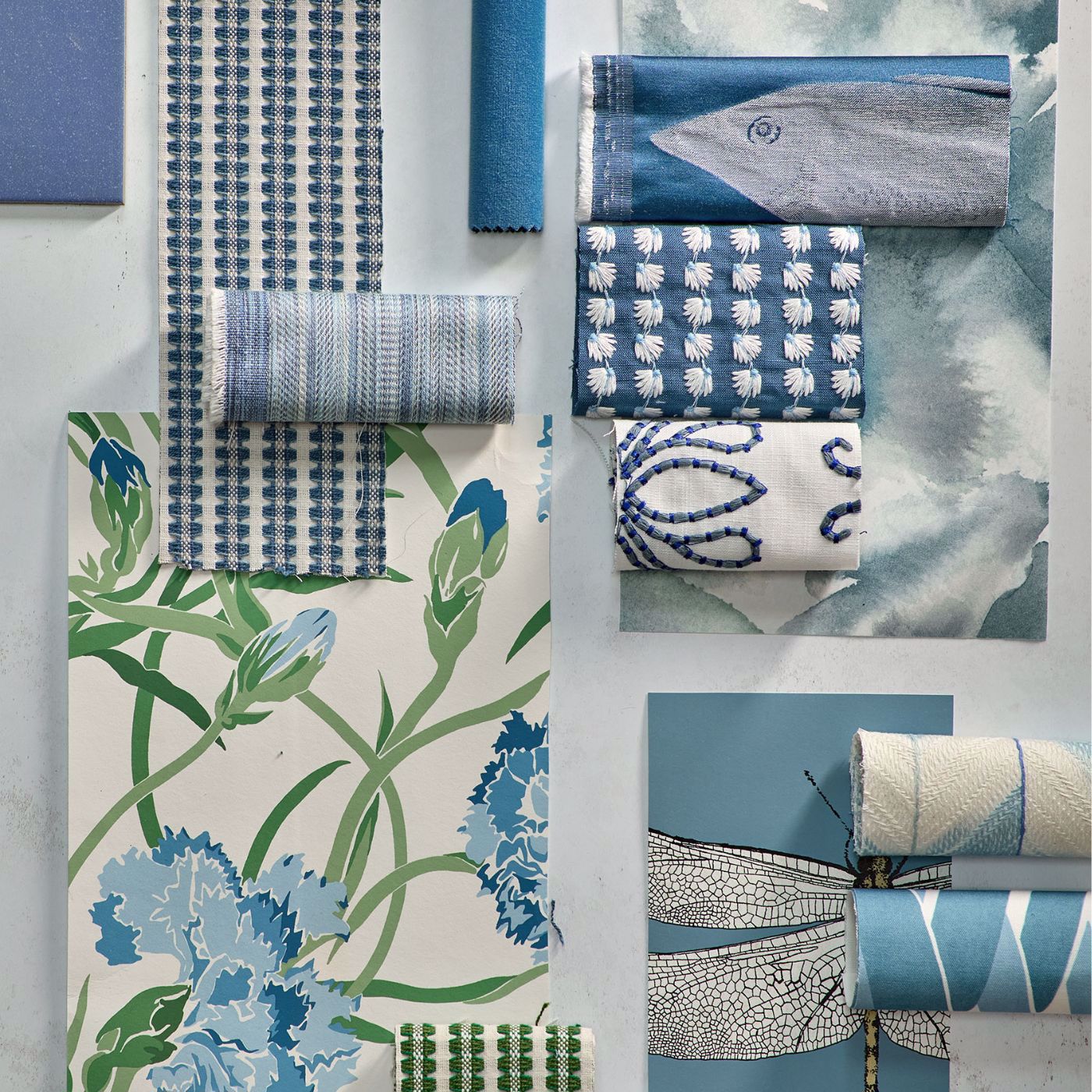 Demoiselle Wallpaper - Cornflower/First Light/Honey - HRTW113144 - Harlequin