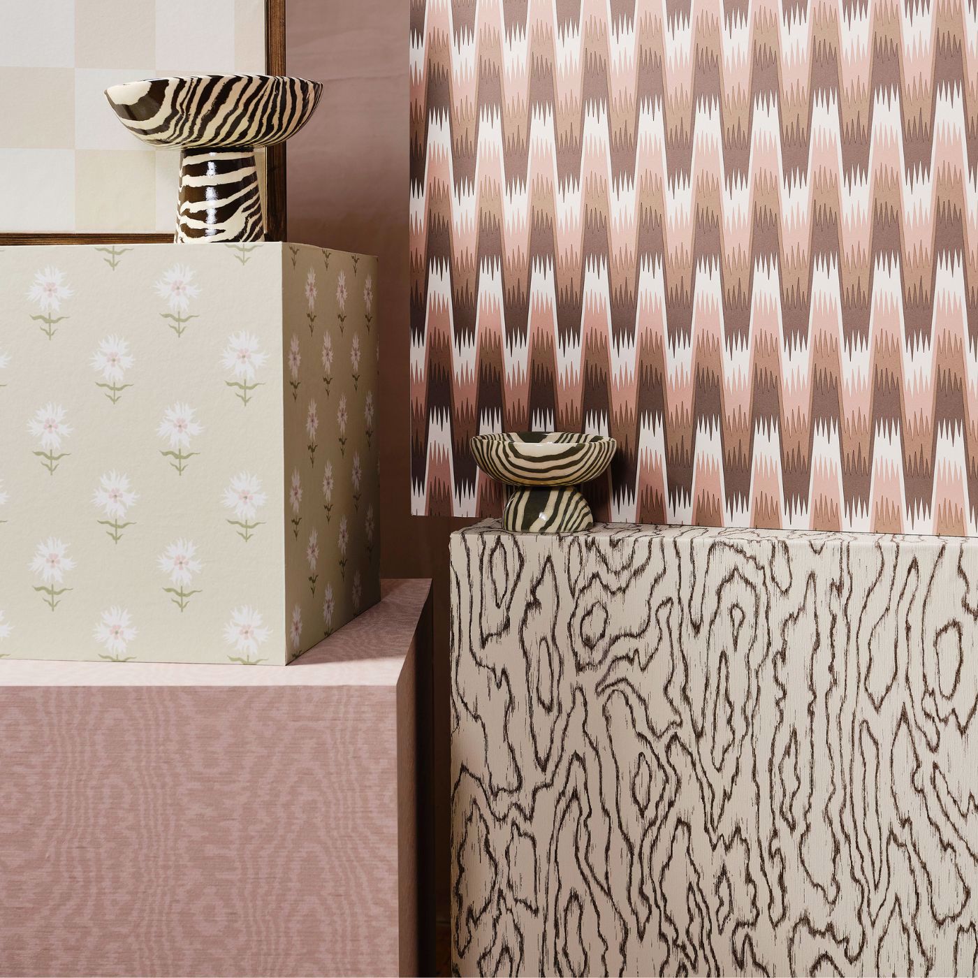 Edenfield Wallpaper - Chocolate - HHHW113172 - Harlequin