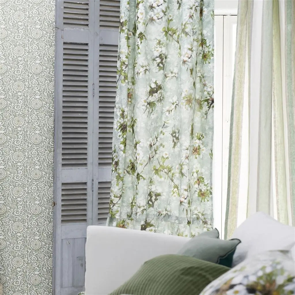 Fleur D Assam Platinum Room Fabric