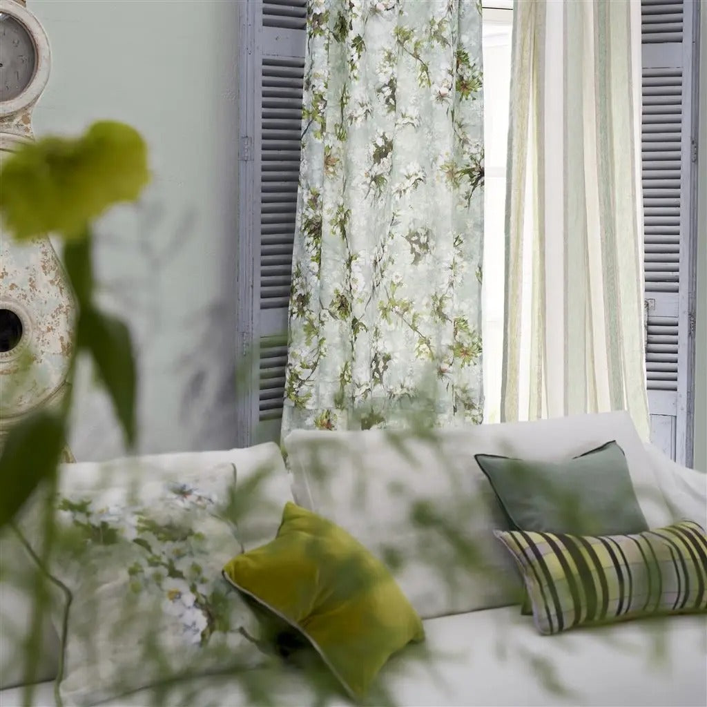 Fleur D Assam Platinum Room Fabric