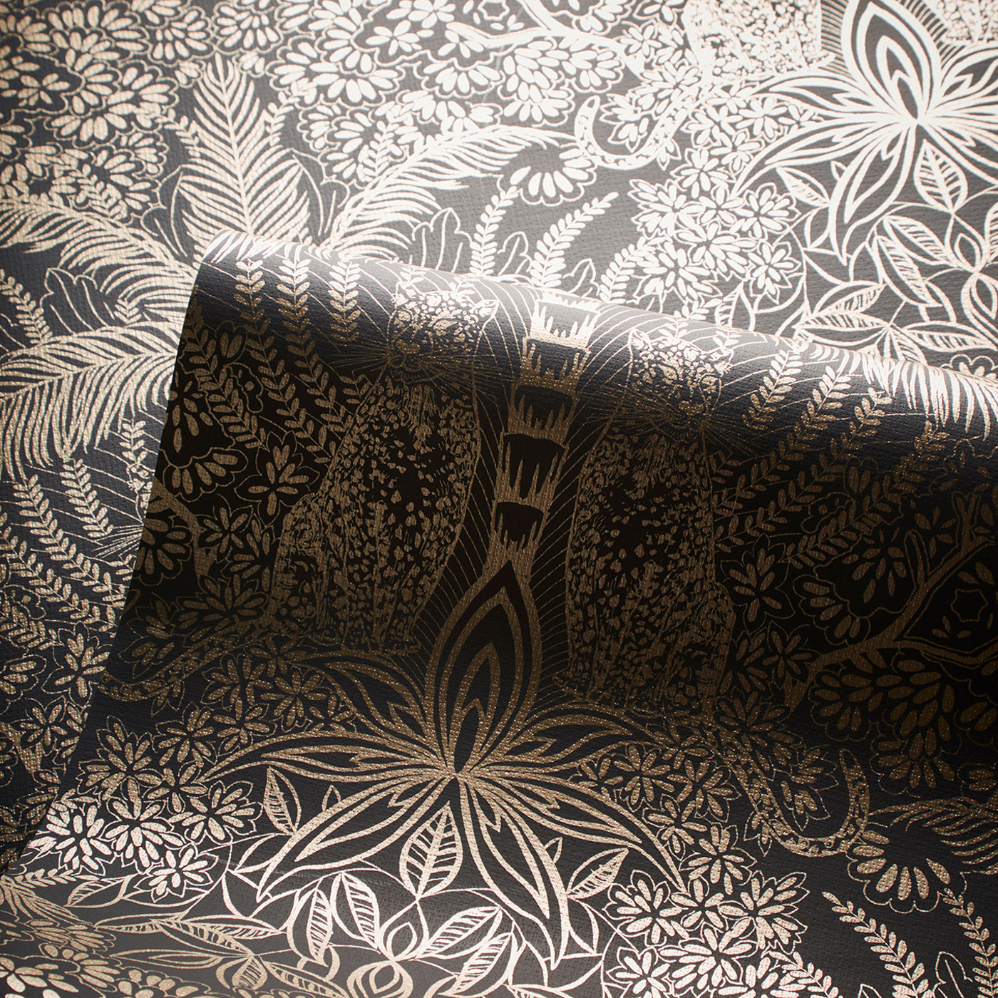 Leopardo Wallpaper - Antique/Noir - Clarke & Clarke