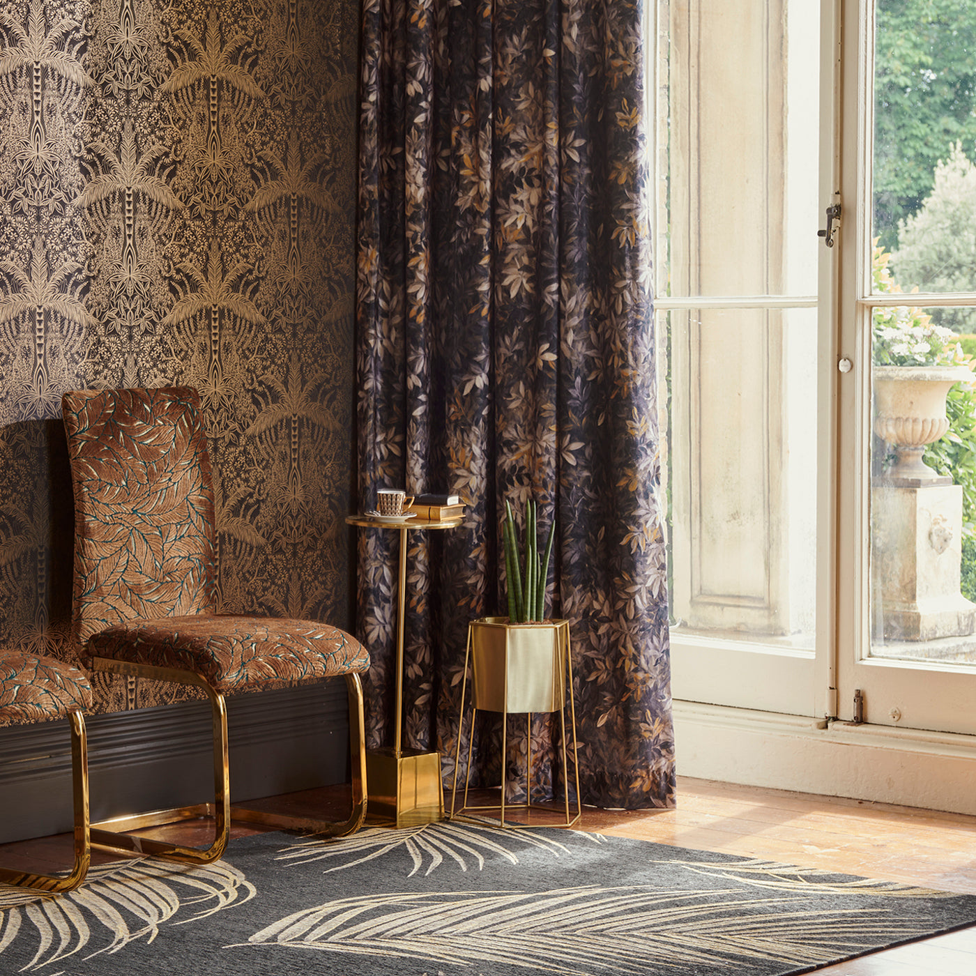 Leopardo Wallpaper - Antique/Noir - Clarke & Clarke