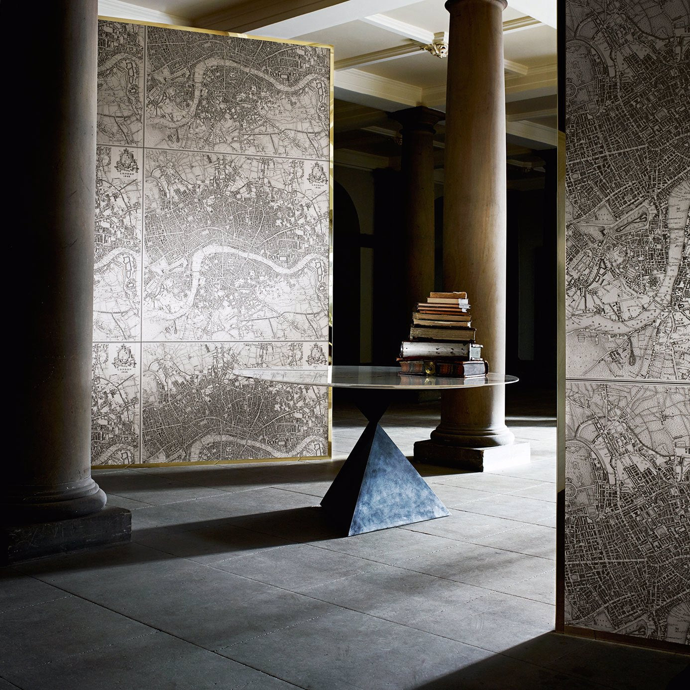 London 1832 Wallpaper - Silver - ZPHA312623 - Zoffany