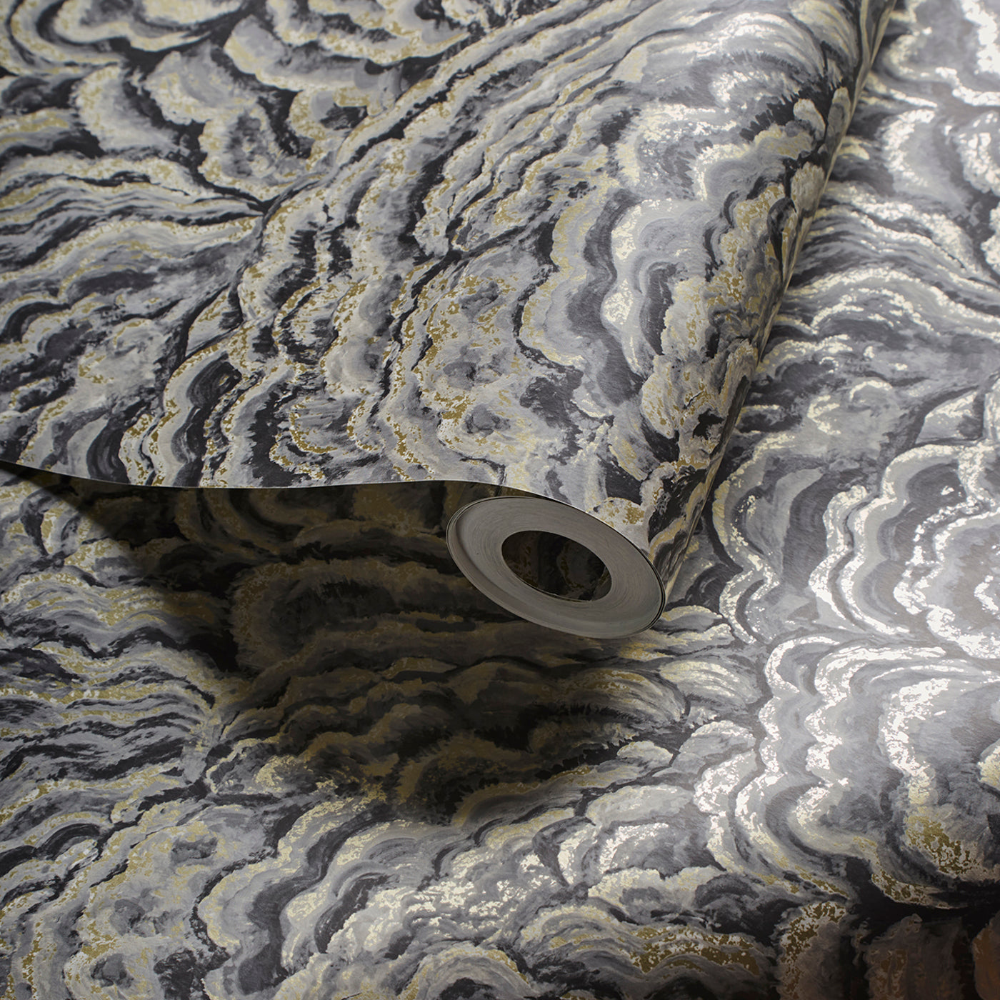 Lumino Wallpaper - Noir/Gilver - Clarke & Clarke