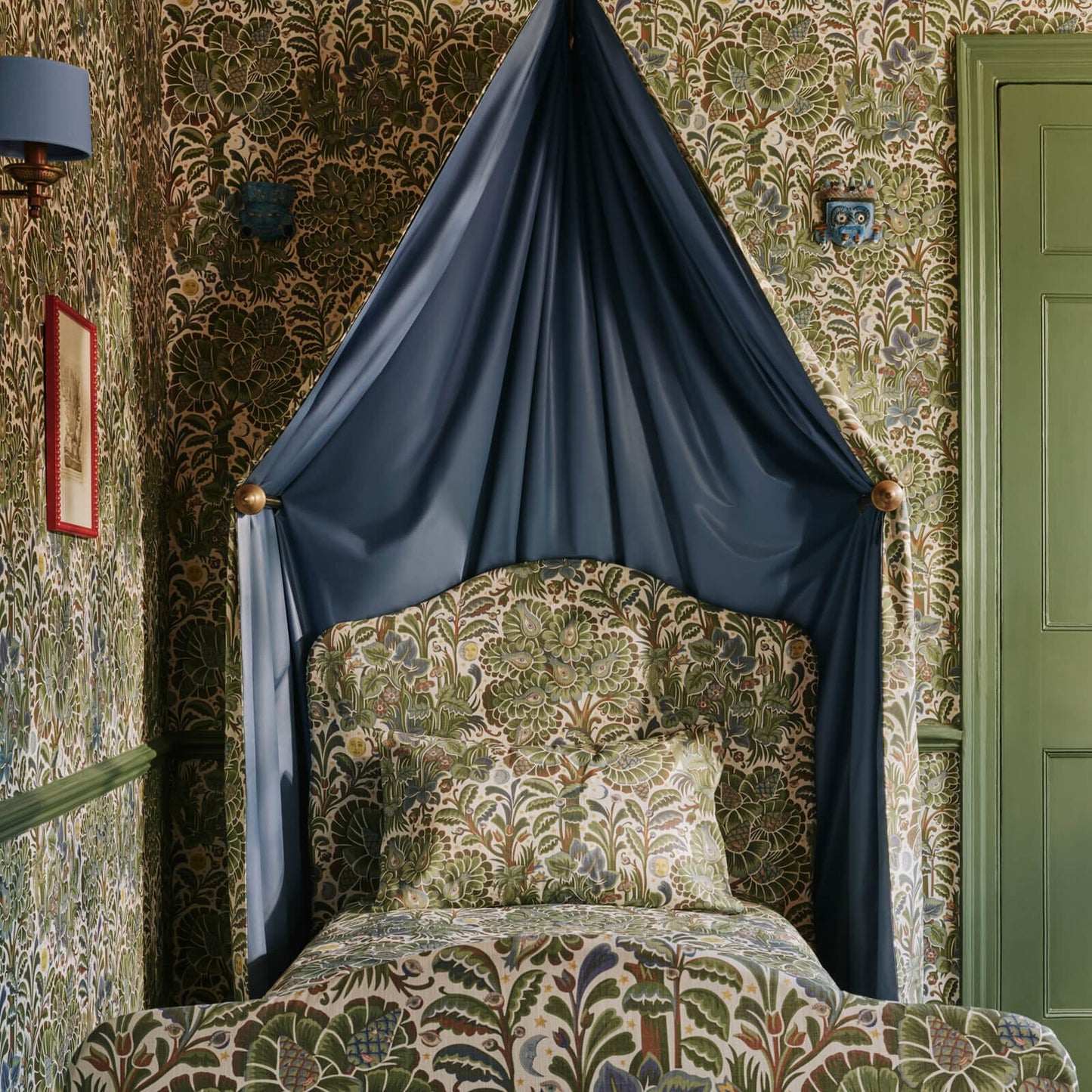 Moon Garden Wallpaper - Verde - House of Hackney