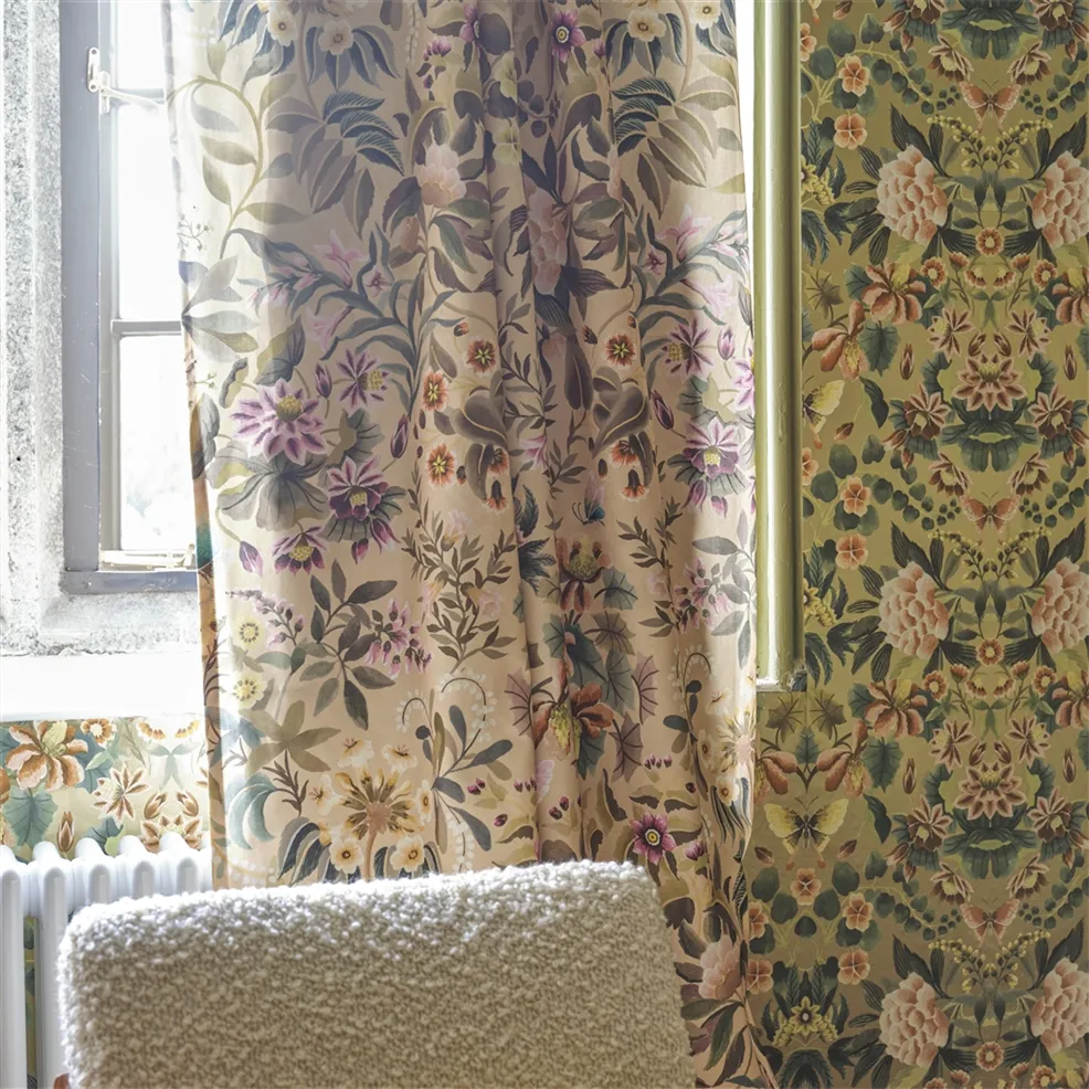 Ikebana Damask Gold Room Wallpaper