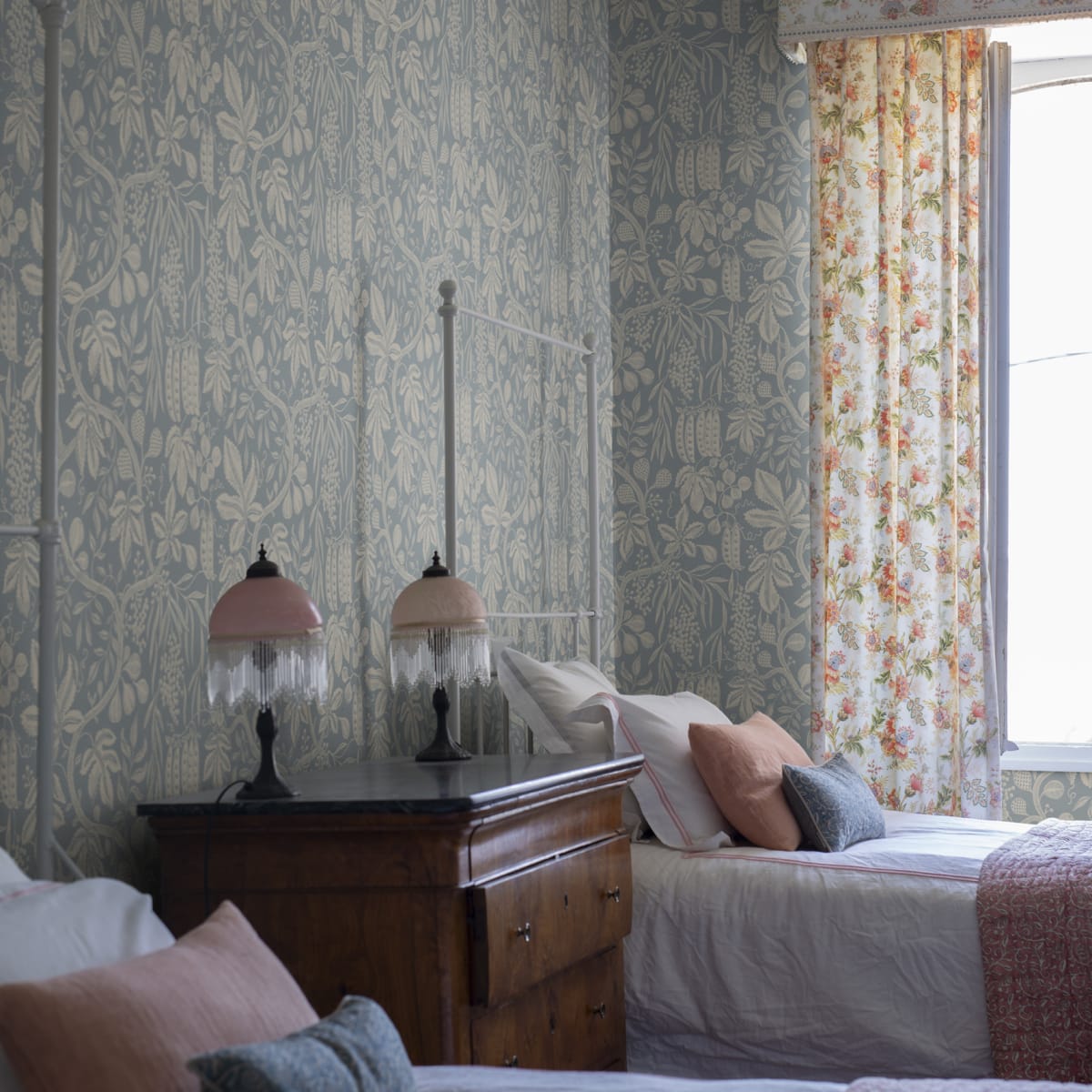 Fig Garden Wallpaper