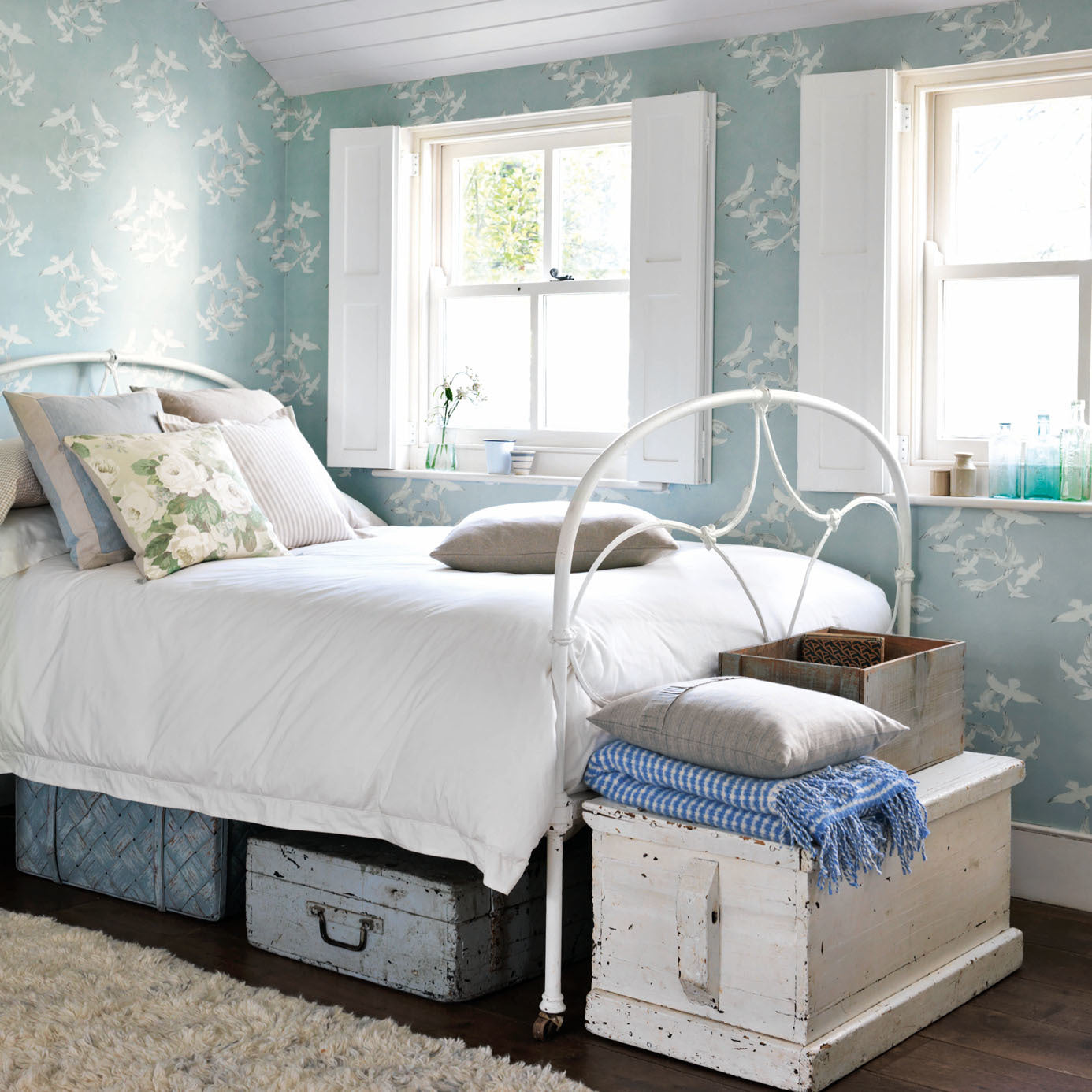 Seagulls Wallpaper - Blue - DVIN214585 - Sanderson