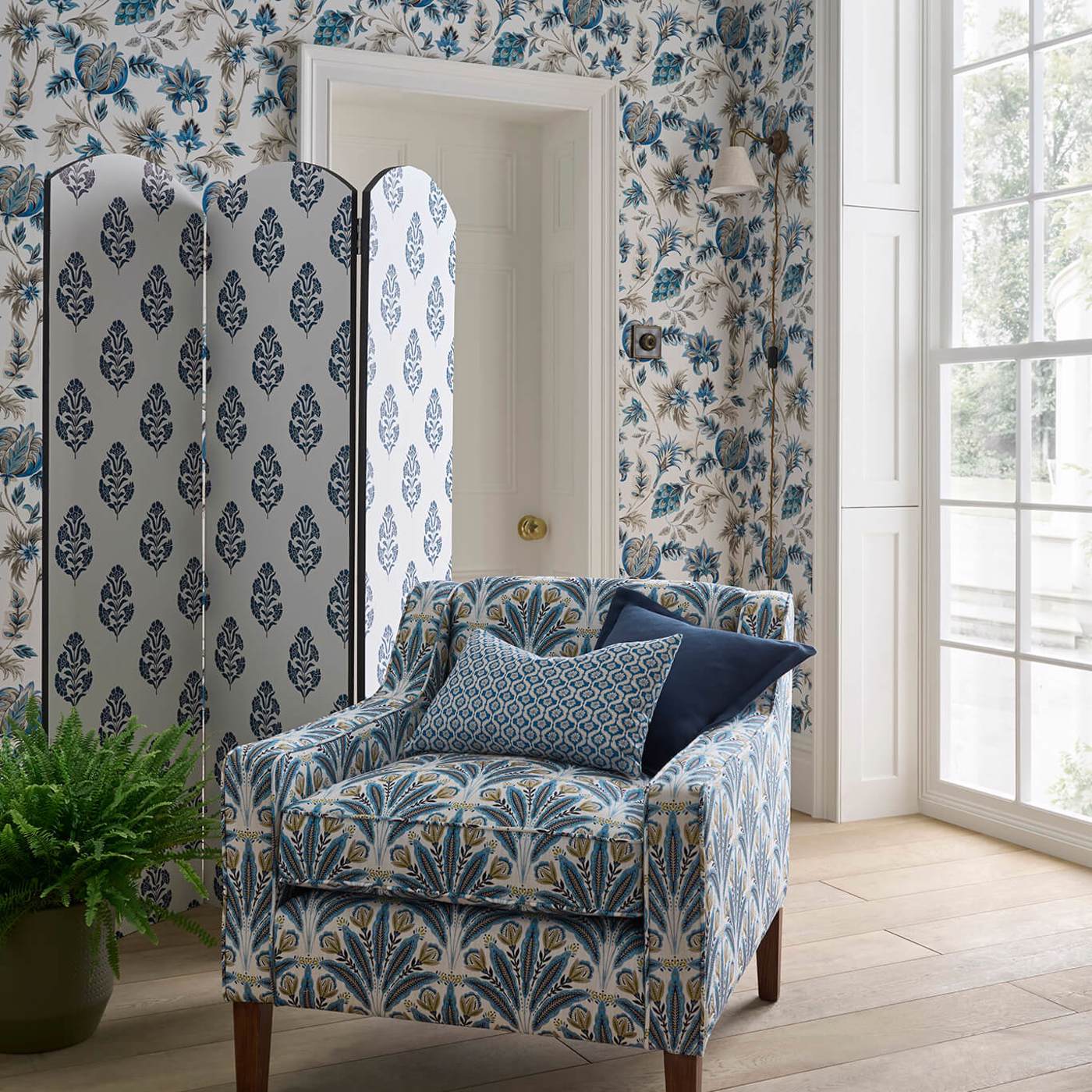 Standen Wallpaper - Midnight - Clarke & Clarke