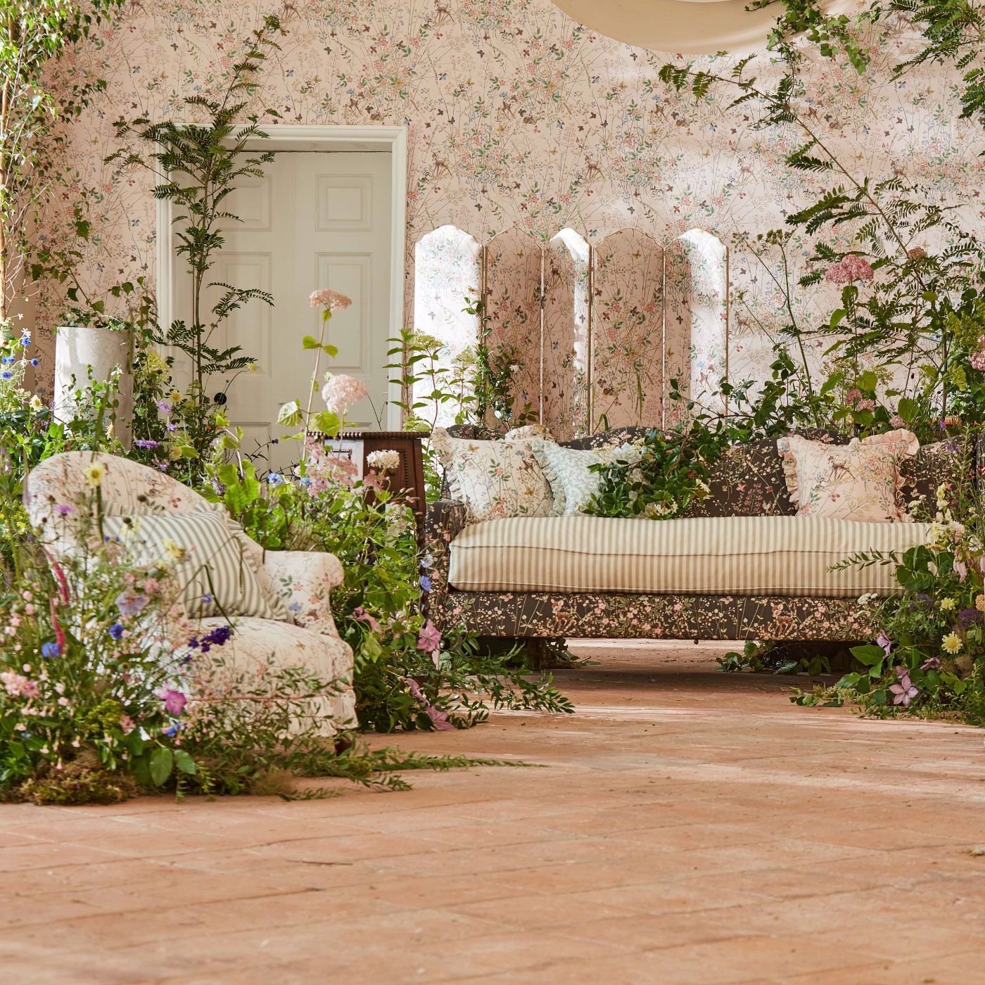 Bambi Wallpaper - Neapolitan - DDIW217279 - Sanderson