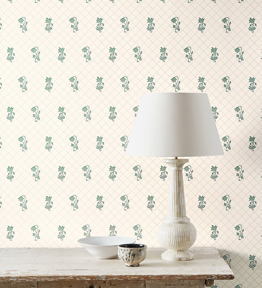 Berkeley Sprig Wallpaper - Forest Green - Colefax & Fowler - W7010 - 03