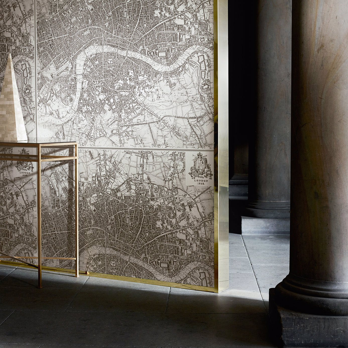 London 1832 Wallpaper - Silver - ZPHA312623 - Zoffany
