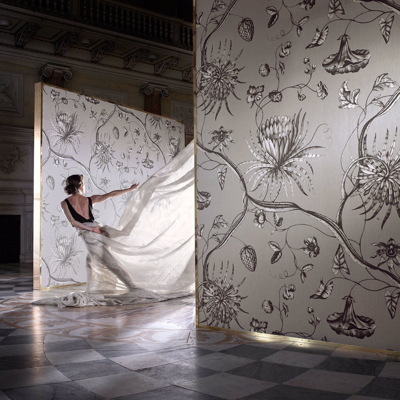 Phaedra Wallpaper - Silver - ZPHA312621 - Zoffany