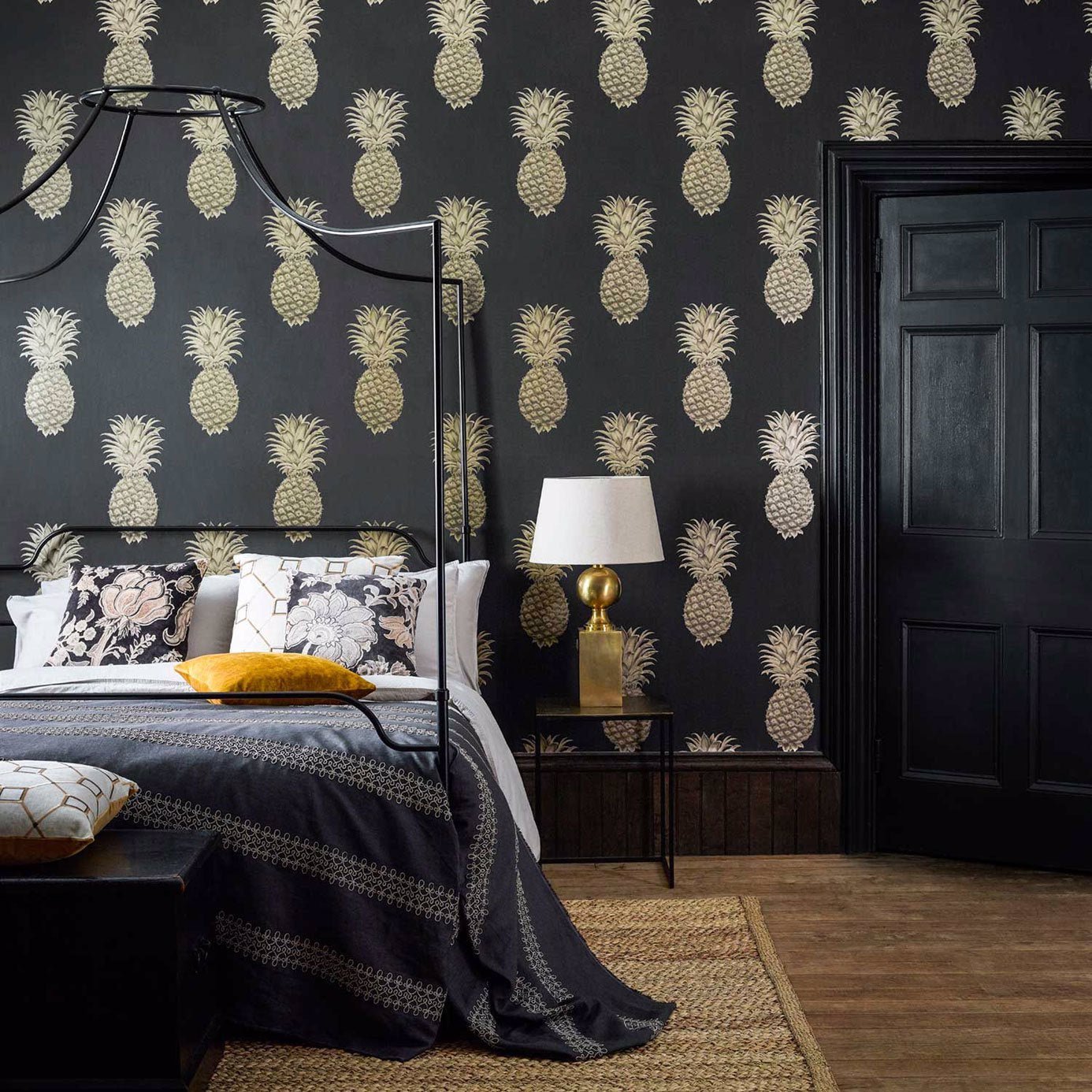 Pineapple Royale Wallpaper - Graphite/Gold - Sanderson - DART216326