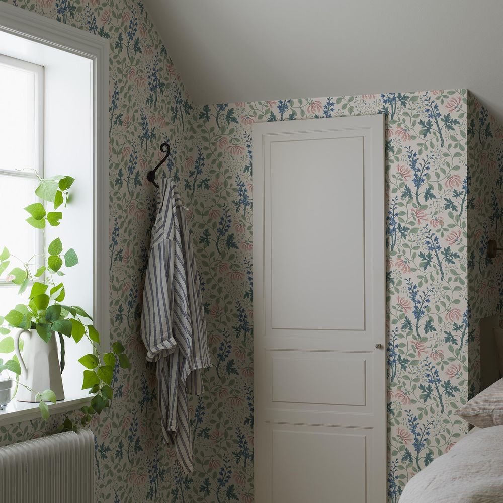 Tradgardsfrojd Wallpaper - Ivory - Boråstapeter - 6984 - Premier Wallcovering