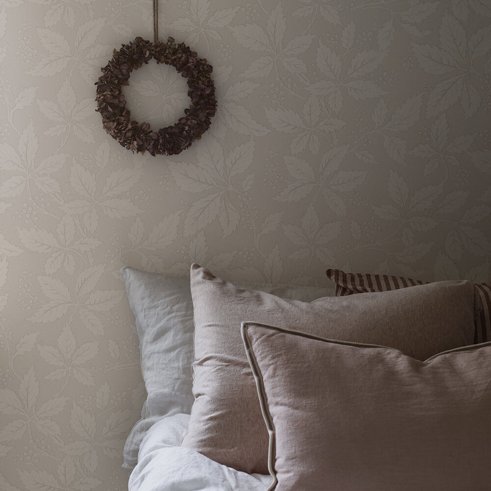 Vildvin Wallpaper - White - Boråstapeter - 2027 - Premier Wallcovering